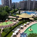 Апартаменты Private Vip In Royal Солнечный берег